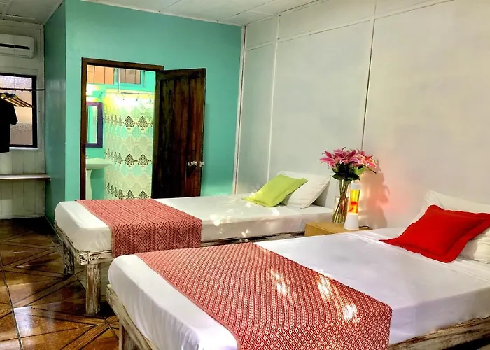 El Reinas By Sugar's Monkey Hotel 2*