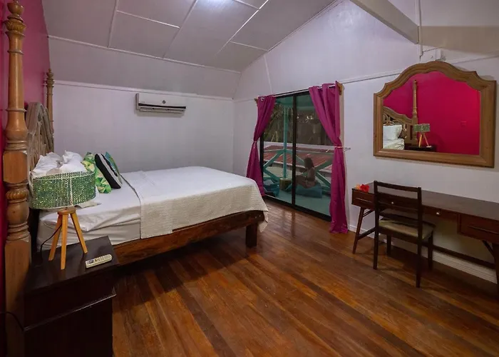 El Reinas By Sugar's Monkey Hotel 2*