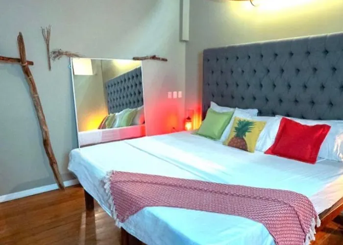 Hotel El Reinas By Sugar's Monkey 2*