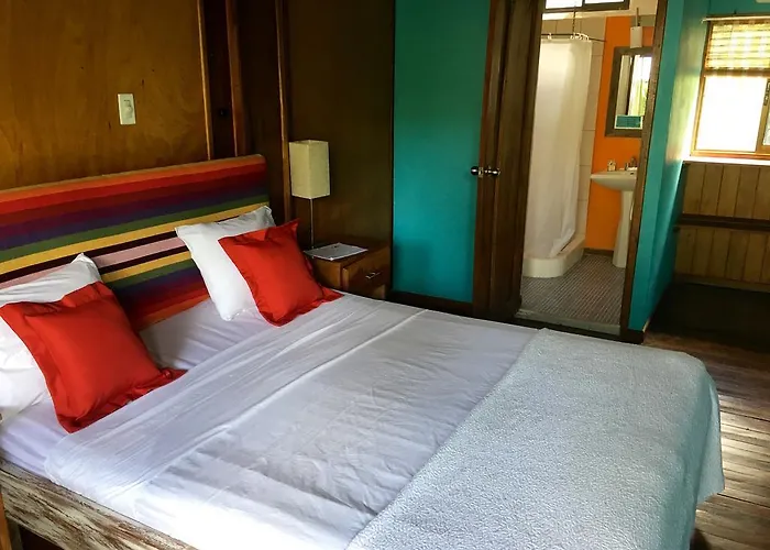 Hotel El Reinas By Sugar's Monkey