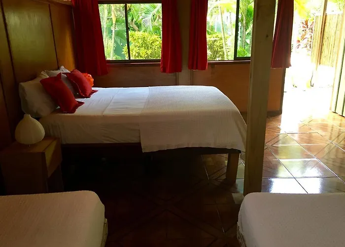 Hotel El Reinas By Sugar's Monkey 2*
